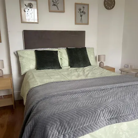 Comfortable Newbridge (Kildare)